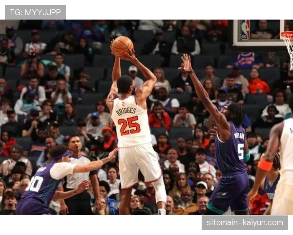 黄蜂主场取胜 鲍尔回归提升进攻活力 黄蜂主场取胜 鲍尔回归提升进攻活力